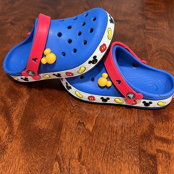 Mickey Mouse Crocs Size 3 - Picture 3 of 6